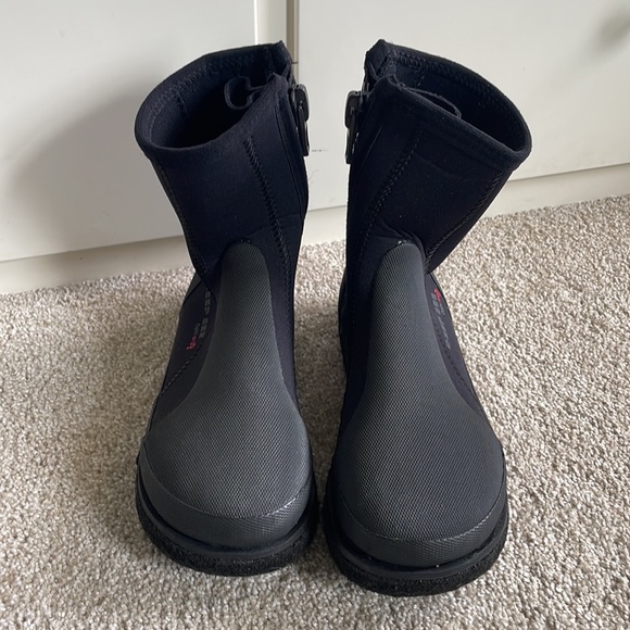 Deep See, Coral Reef Booties, Size 8 - Picture 3 of 7